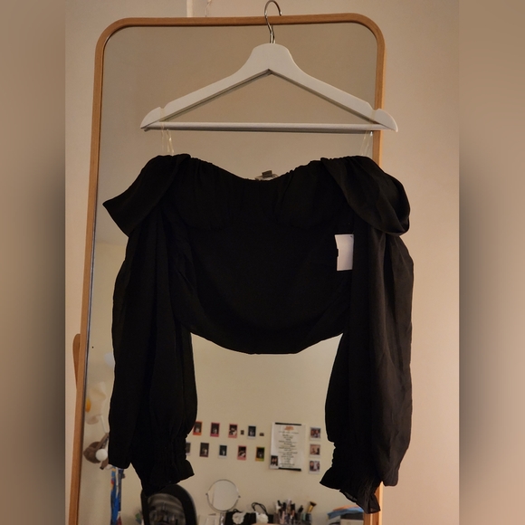 Black Chiffon Flowly Off the Shoulder Cropped Top - Picture 3 of 4